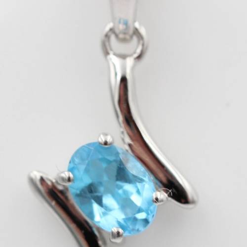 0,72 Carat schweizblauer Topas Anhänger 925 Silber Collier Kette swiss blue