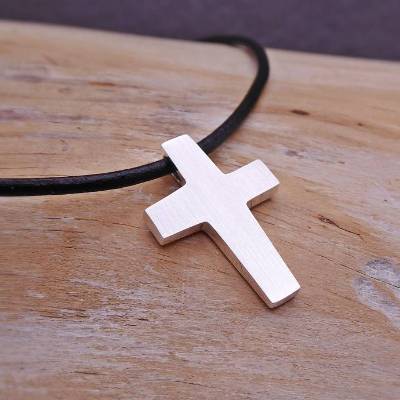Silberkreuz "Pirmin" mit Lederband oder Kette, Geschenk zur Konfirmation, Firmung, personalisierbar, Gravur möglich