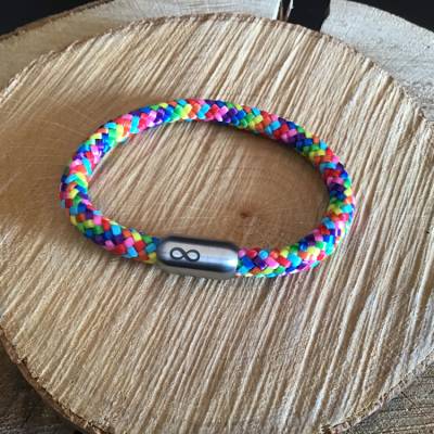 Regenbogen-bunt Segelseilarmband mit Edelstahlverschluß mit Gravur „Infinity“