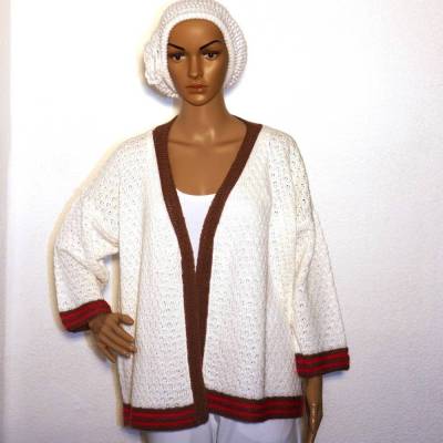 Handgestrickte Damen-Jacke in weiß mit bunten Blenden