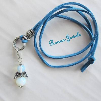 Schutzengelkette mit Opalglas Perlen, Schutzengel Anhänger, Veloursband blau weiß silberfarben, mittellang, variabel