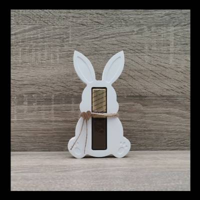 Osterhase mit Schokoriegel-Fach