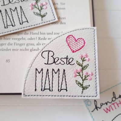 Lesezeichen Beste Mama gestickt aus weißem Kunstleder – Geschenk für Muttertag, Ostern, Bücherwurm
