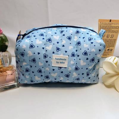 Make up Tasche klein mit Herzen – handgenähte Kosmetiktasche hellblau, 18cmx10cmx12cm