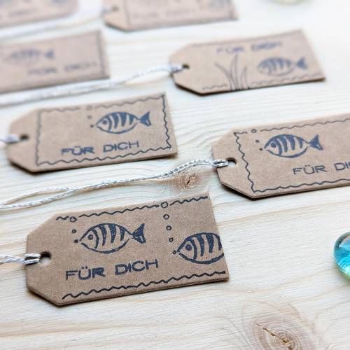 Maritime Geschenkanhänger aus Kraftpapier 9er-Set "Fische"