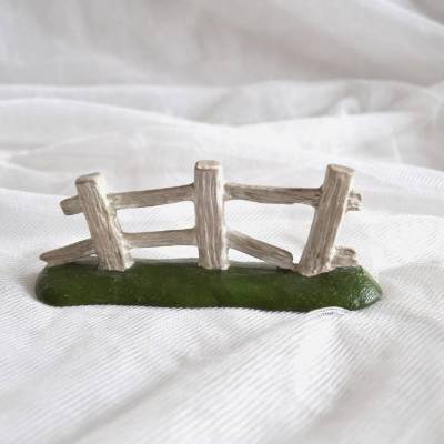 Kleiner Keramikzaun Nr. 2, weiß-grün