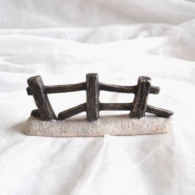 Kleiner Keramikzaun Nr.1, braun-weiß