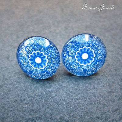 Glas Ohrstecker blau weiß silberfarben – 18 mm Glas Cabochon mit Blumen Ornamenten