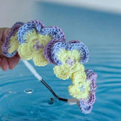 Verschiedene Haarreifen  mit gehäkelten Blumen ,Handarbeit 