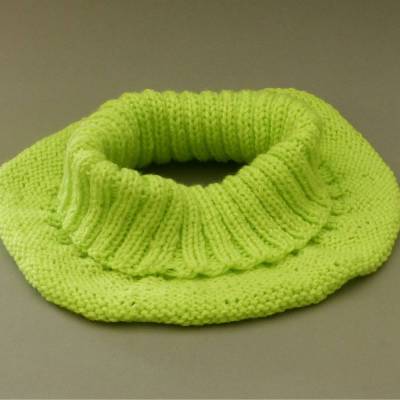 Rollkragen Schlupfschal neongrün rundgestrickt, Schlauchschal, Loopschal, handgestrickt, Rundschal, Strickschal