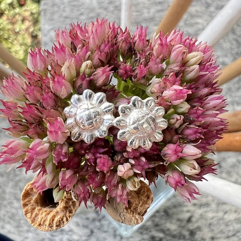 Ohrstecker kleine Sonnenblumen aus 999 Silber, matt gebürstet Bild 10