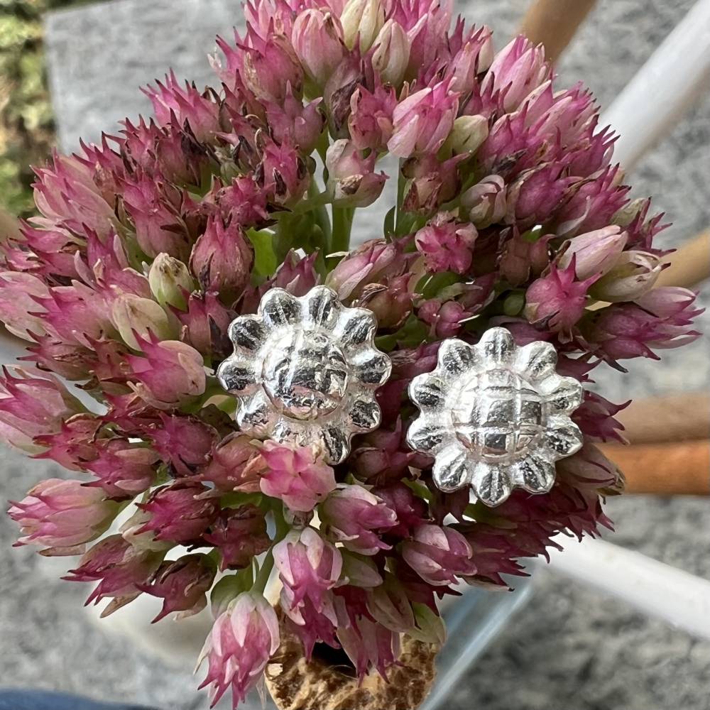 Ohrstecker kleine Sonnenblumen aus 999 Silber, matt gebürstet Bild 2