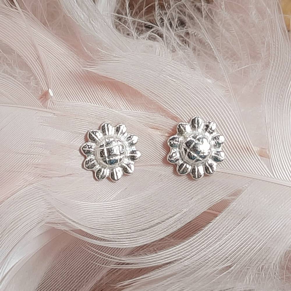 Ohrstecker kleine Sonnenblumen aus 999 Silber, matt gebürstet Bild 7