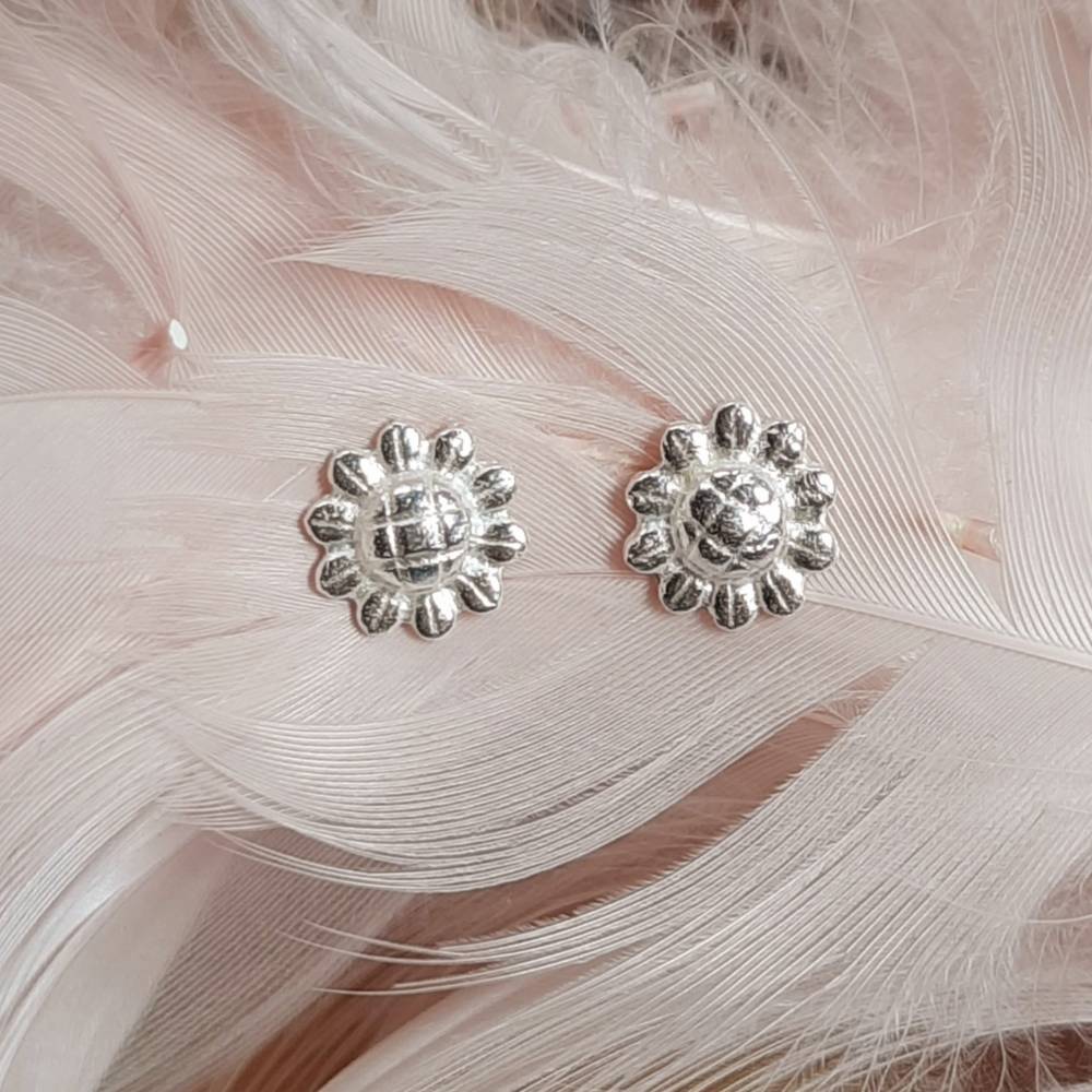 Ohrstecker kleine Sonnenblumen aus 999 Silber, matt gebürstet Bild 8