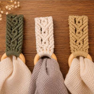 Makramee Handtuchhalter – Macrame Towelholder. Ein handgefertigtes Accessoire im Boho Charme für Küche, Bad oder Camper