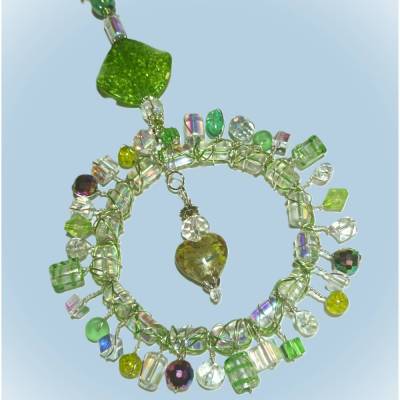 Irisierender Regenbogen-Fensterschmuck mit Herz – Handgefertigter Suncatcher Sonnenfänger