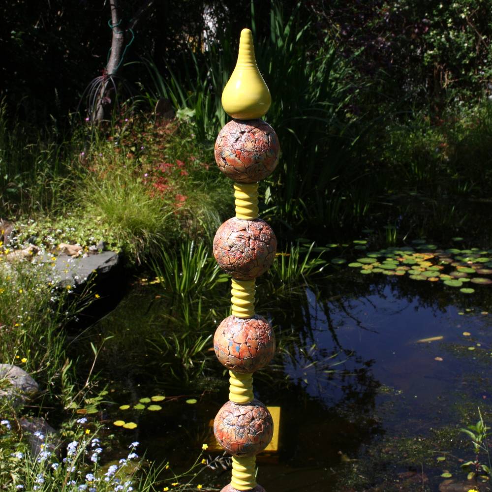 Kleine schlanke Kugelstele frostfeste Gartenkeramik