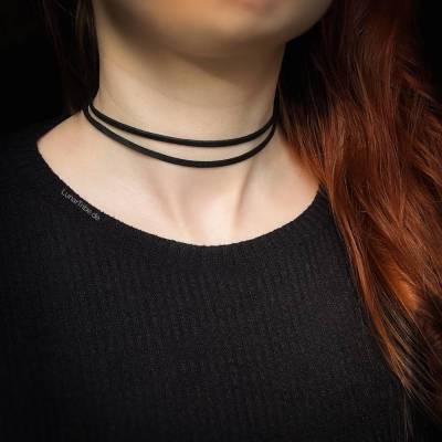 Zweireihiger Choker aus schwarzem veganem Leder – Minimalistische, größenverstellbare Halskette