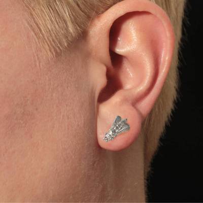 Ohrschmuck: kleine, zierliche "Bienchen" für große und kleine Mädchen. In 925 Silber, dem Original nachmodelliert. Natur