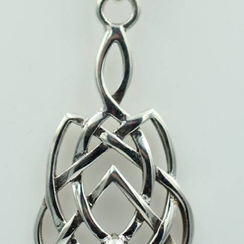 0,55 Carat Blautopas Anhänger 925 Silber Keltisches Muster Collier Topas