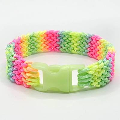 Geflochtenes Armband in Wunschfarbe, hangeknotetes Armband, Regenbogenarmband, einfarbiges Armband