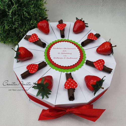 Geburtstagstorte Geburtstagsgeschenk in Form einer Torte ERDBEERTORTE Geldgeschenk - Gutscheinverpackung - Kalorienarm -