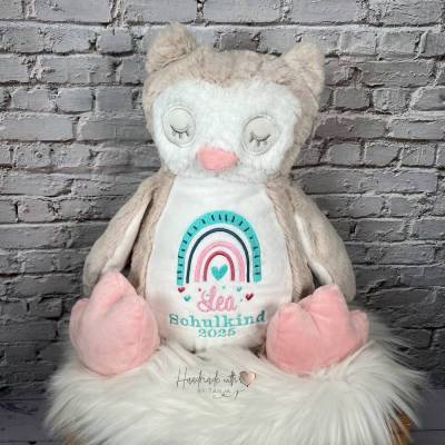 Stofftier Eule mit Regenbogen und Namen bestickt I Geschenk zur Einschulung I Schulkind Kuscheltier personalisiert 
