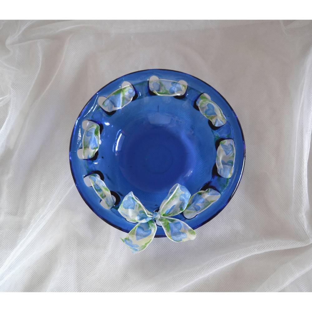 Glasschale blau mit Lochrand