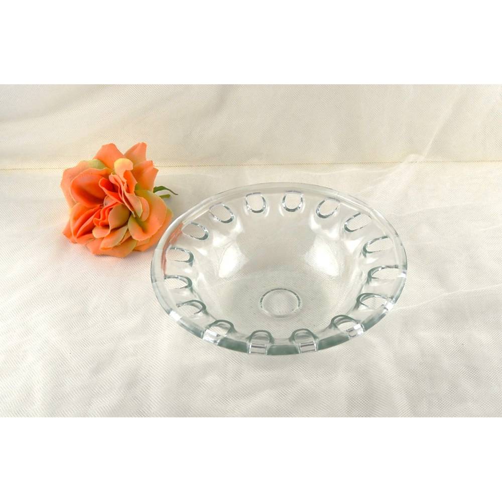 Glasschale klein mit Lochrand