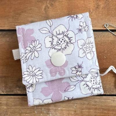 Reisenähset LILA BLUMEN Reparaturset für unterwegs Reiseetui Nadelmäppchen Nadeletui Urlaub Reisen Geschenk Ostern