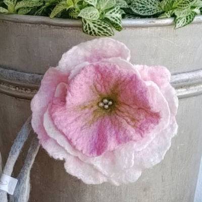 KUNSTBLUME mit Stil, Naturmaterial Wolle, für viele Dekorationsideen, Handmade