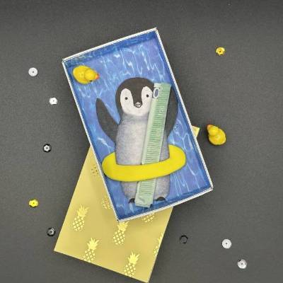 Lustige Pinguin Geschenkverpackung für Urlaub, Schwimmbad oder Therme Gutschein