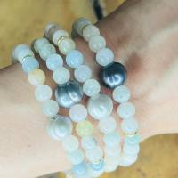 Handgefertigtes Slip-On Armband mit Beryll, Süßwasserperlen & vergoldetem Silber