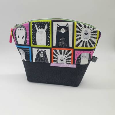 Kosmetiktasche mit Tieren schwarz/weiß/bunt Gr. M