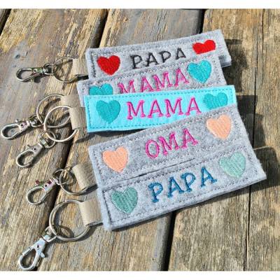 Stickdatei Anhänger Mama Papa Oma Opa ITH – Schlüsselanhänger