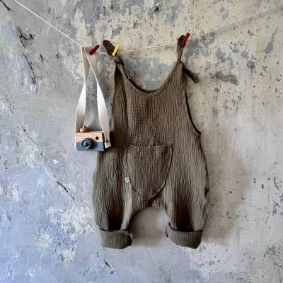 KHAKI Musselin Jumper HITZEFREI – Sommer Baby & Kind Overall zimtblüte