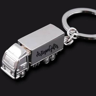 LKW Schlüsselanhänger personalisiert mit individueller Lasergravur von Name, Telefonnummer oder Firmenlogo