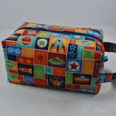 Kinderkulturtasche Weltall – Kulturbeutel für Kinder mit Raumfahrt- und Roboter-Motiv, 100% Baumwolle, mit Henkel