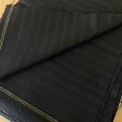 Vintage Stoff in Schwarz mit dünnen braunen Streifen vermutlich Baumwolle mit Beimischung aus den 1970er Jahren