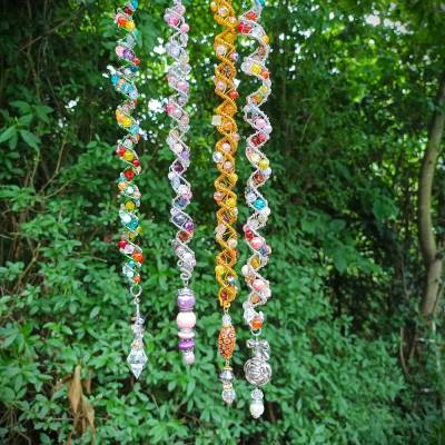 Bunter Spiral Suncatcher – handgemachte Feng Shui Gartendeko & Fensterdeko Geschenkidee