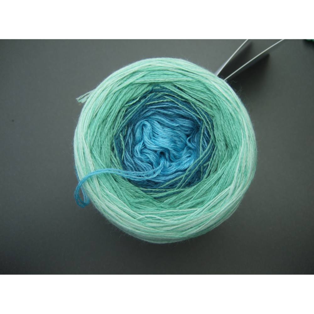 100% Schurwolle Merino extrafein Bobbel gefachter Farbverlauf Wolke 7 Bodensee 3-fädig Bild 2