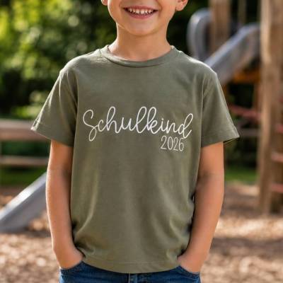 Einschulungsshirt "Schulkind 2026" - verschiedene Shirtfarben - mit Namen personalisierbar