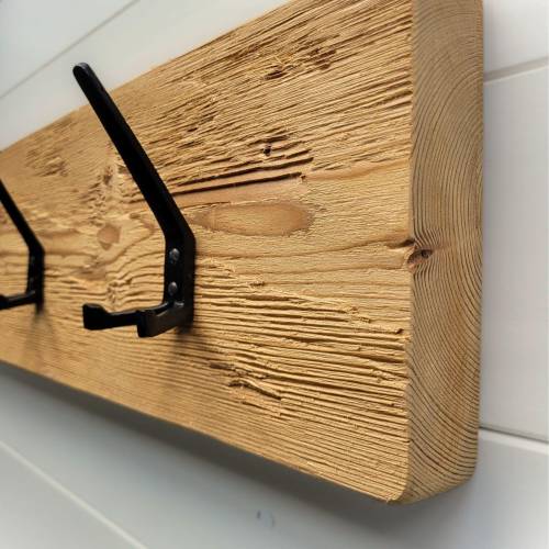 Garderobenleiste im Altholz Design