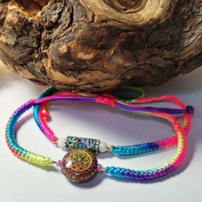 Verstellbares Regenbogen-Armband mit Thermo-Sensiblen Handgemachten Perlen – Farbwechsel-Effekt von Schnurr
