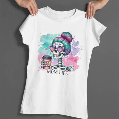 Lustiges Mama T-Shirt | Muttertag Geschenk | Mama Humor Shirt | Mom Life | Kaffee Shirt Mama | Momlife Kaffeetasse | Mut