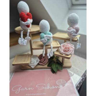Herzchen-Held-Handgemachte Amigurumi Figur mit HerzGerne! Hier ist eine liebevoll formulierte Produktbeschreibung passen