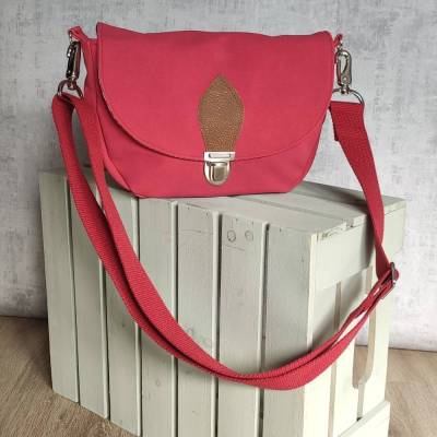 Kunstleder Handtasche Umhängetasche rot kleine Tasche handgemacht mit Steckschnalle