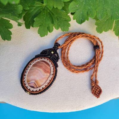 Makramee-Halskette mit Wellen-Dolomit