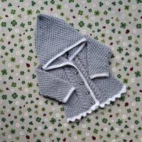 Strickjacke mit Kapuze grau weiß Trachtenjacke Mädchen Taufe Taufgeschenk Pullover Zopfmuster Babyparty Kindergeburtstag