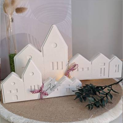 Lichthäuser weiß als Häuserleiste in 2 Größen Stadthäuser aus Raysin im Hygge Scandi Style Lichtthaus Dekohäuser